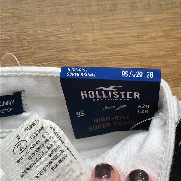 White ripped Hollister Jeans - Picture 6 of 7